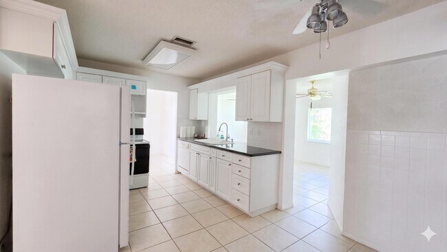 Building Photo - 7002 NW 71st Ave