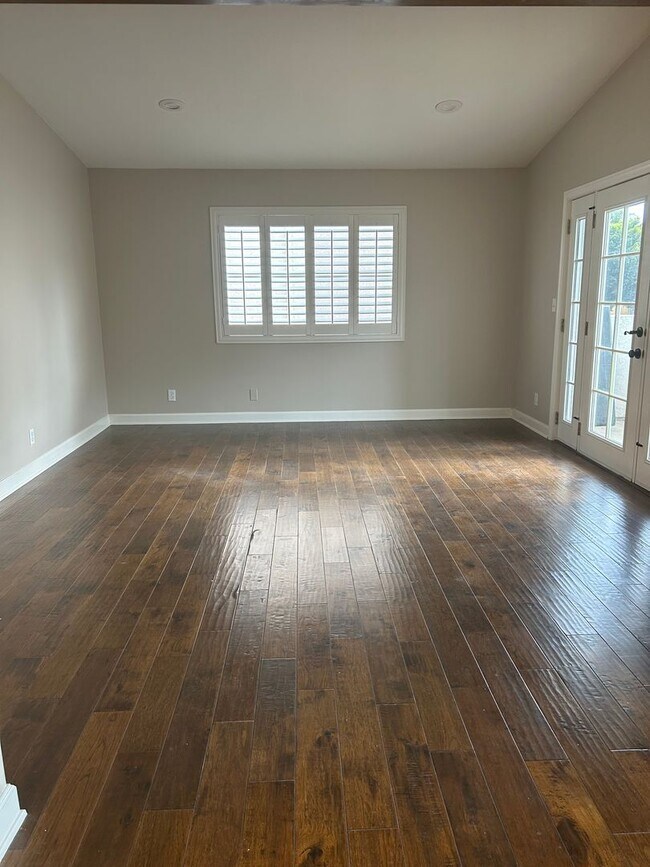 Building Photo - Summer Move in Special $500 off First mont...
