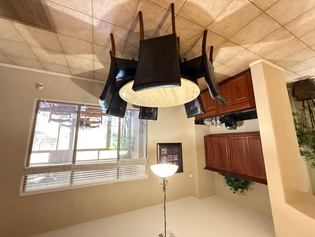 Building Photo - 1928 W Spur Dr