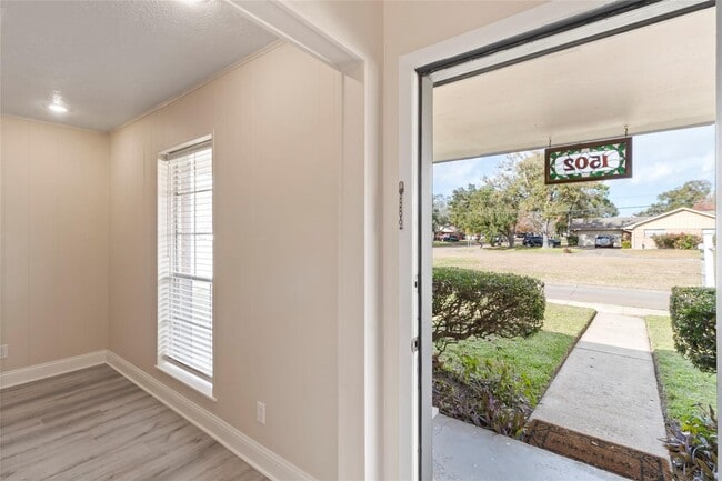 Building Photo - 1502 Dabney Dr