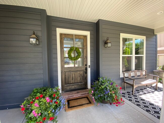 Building Photo - 530 Craftsman Way