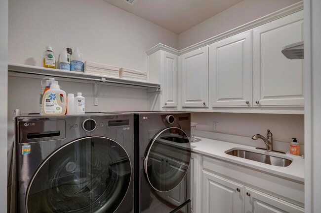Building Photo - 7038 Cantera Manor Blvd