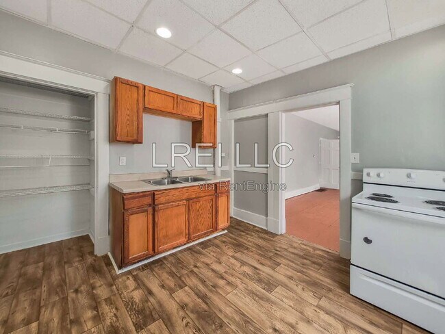 Building Photo - 210 N 38th St