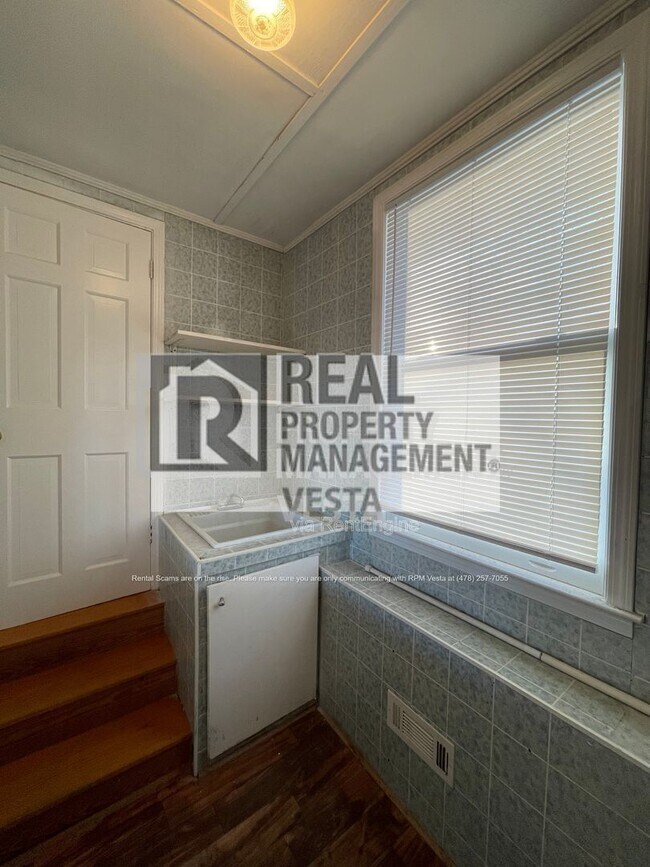 Building Photo - 7162 Everett Dr