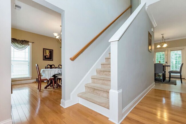 Building Photo - 7012 City View Dr