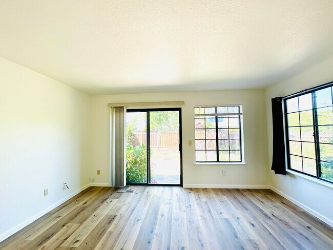 Building Photo - 1537 Yarberry Dr