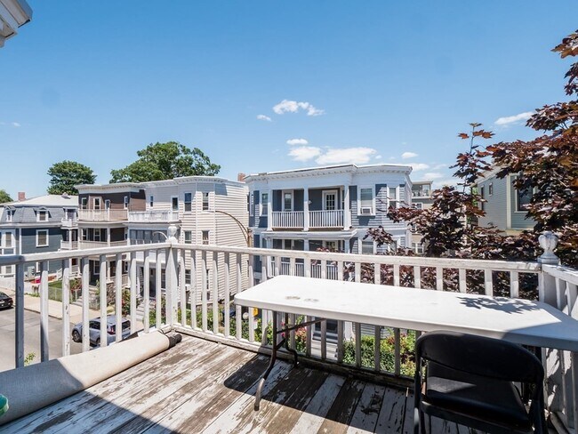 Building Photo - 47 St Margaret St