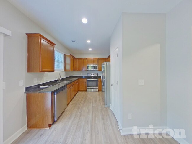 Building Photo - 806 Simones Ct