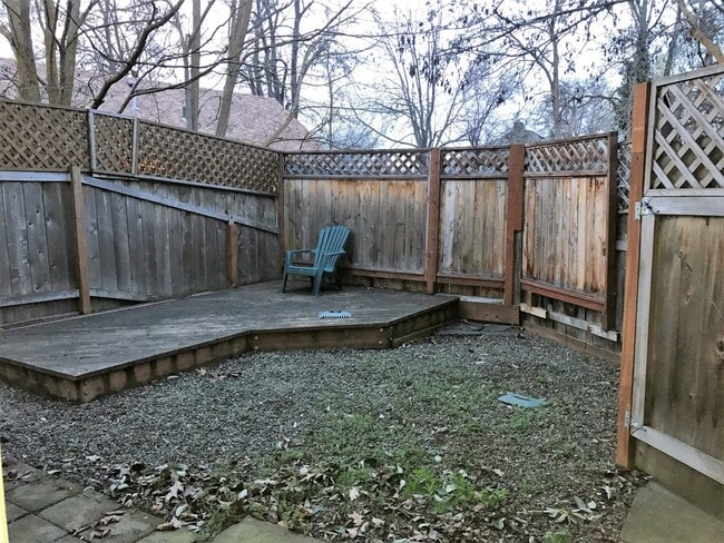 Building Photo - Two bedroom townhouse near Downtown!  Available Now