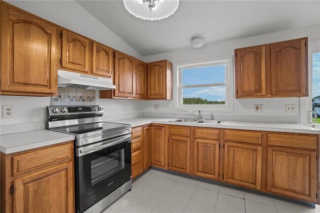 Building Photo - 357-357 Bristol Ferry Rd