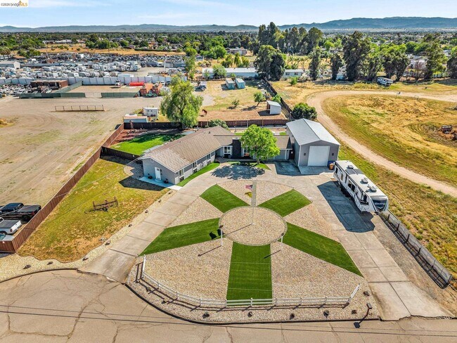 Building Photo - 59 Old Stagecoach Rd