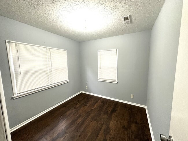 Building Photo - 8819 E Winner Rd