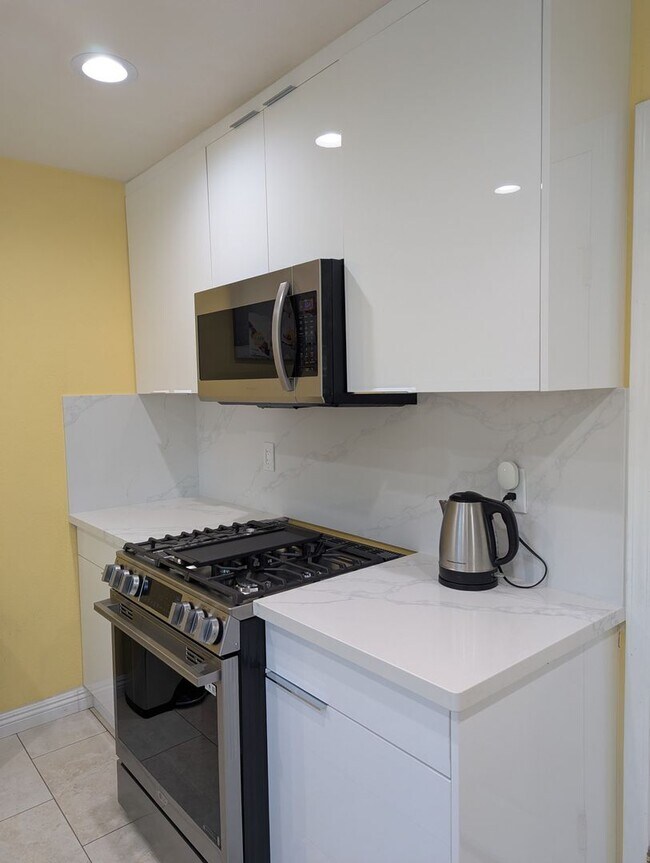 Building Photo - 3,750 / Remodeled 3BR/2BA Single-Story Home in Fremont!