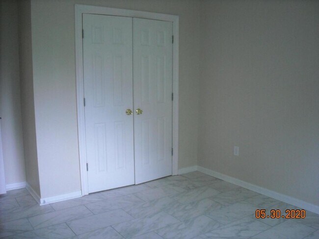 Building Photo - 10331 W Almond Dr
