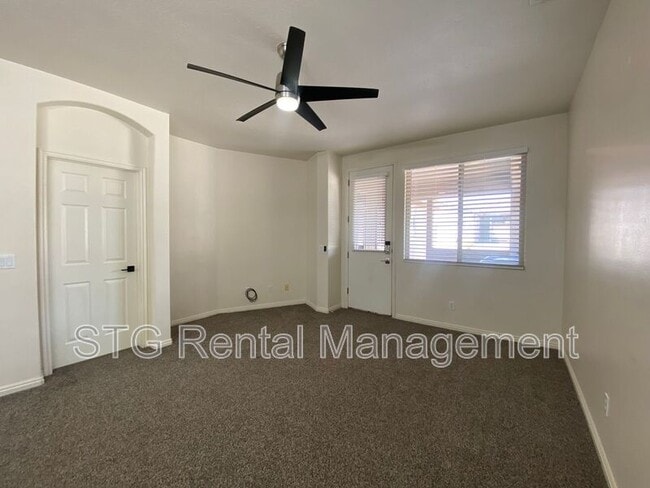 Building Photo - 3427 E Sweetwater Springs Dr