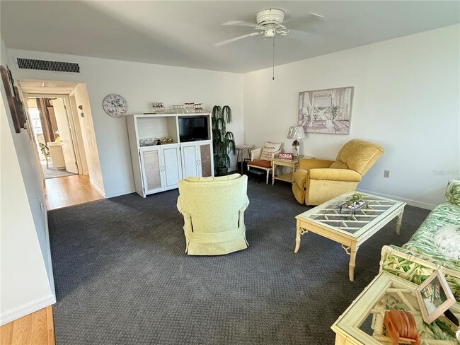 Building Photo - 205 Andover Pl N