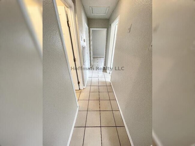 Building Photo - 3-Bed, 1-Bath, South Tampa Home