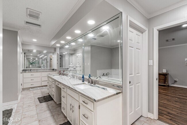 Building Photo - 4 Bedroom 3.5 bath in Greenacres
