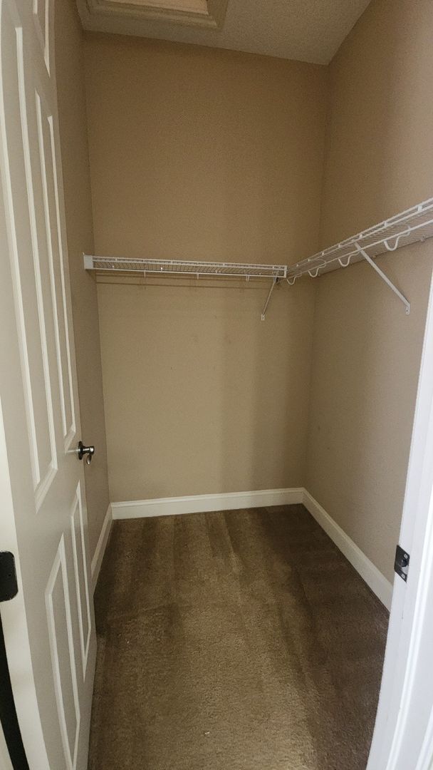 Building Photo - Huge 3 Bed 2.5 bath Home in Palencia- Main Bedroom downstairs plus Upstairs Efficiency