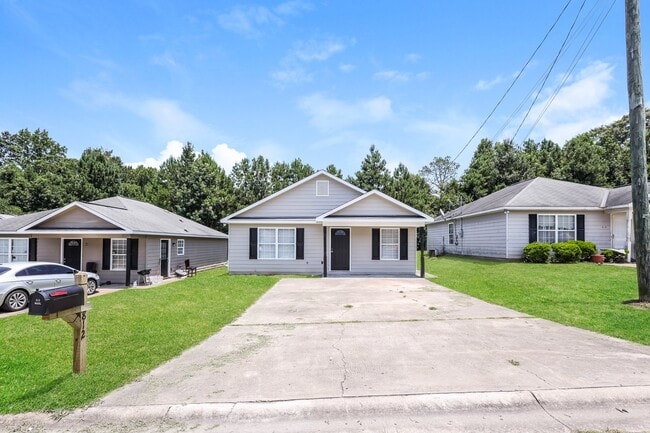 Building Photo - 812 Pine Hill Ct
