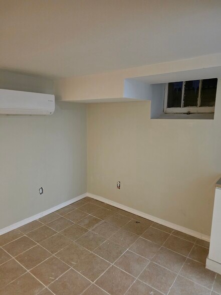 Building Photo - 1770 Park Ave