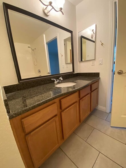 Building Photo - 3145 E Flamingo Rd