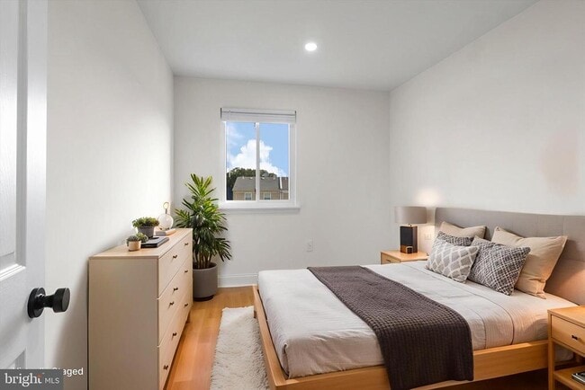 Building Photo - 7414 Pohick Rd