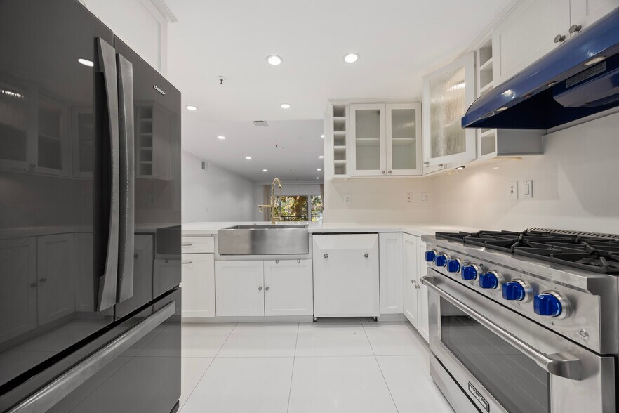 Building Photo - 20 Sea Island Dr