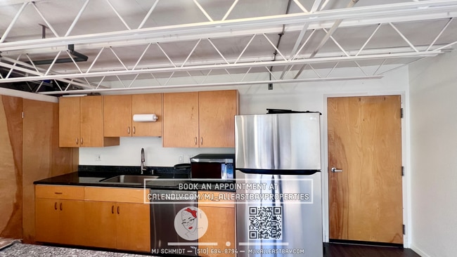 Building Photo - Contemporary loft-style 1 bedroom $2400