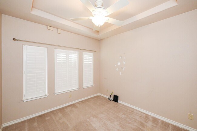 Building Photo - 402 Cayman Ct