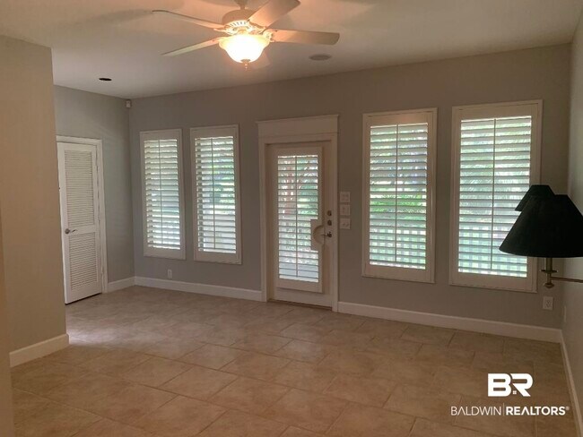 Building Photo - 30793 Pine Ct