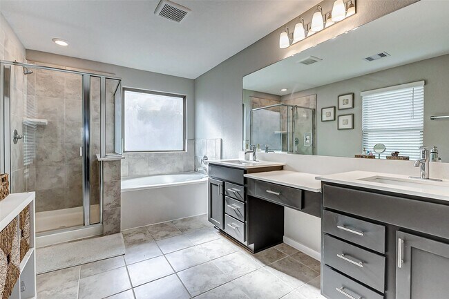 Building Photo - 2939 Lazarina Ln