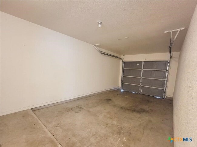 Building Photo - 4005 Hitchrock Dr