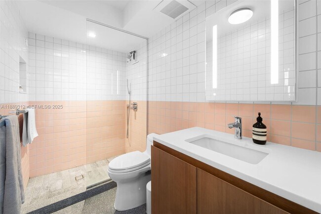 Building Photo - 5 Island Ave