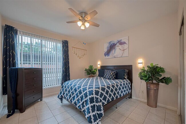 Building Photo - 2121 El Paseo St