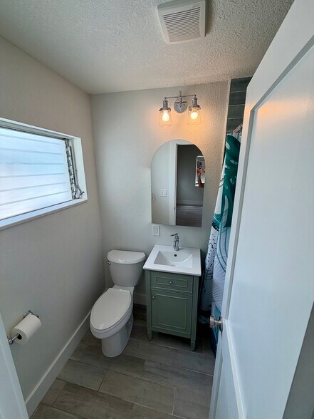 Building Photo - 154 147th Ave E