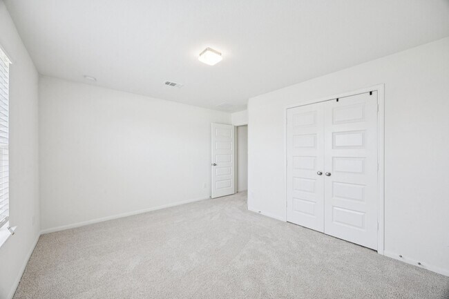 Building Photo - 200 Vly Rnch Trl