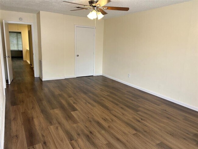 Building Photo - 12560 Newbrook Dr