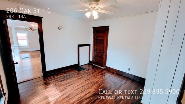 Building Photo - Lovely 2 bedroom for rent in Dowagiac! Set...