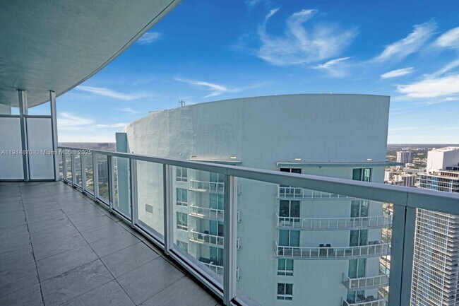 Building Photo - 1900 N Bayshore Dr