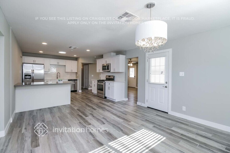 Building Photo - 7846 E Willetta St