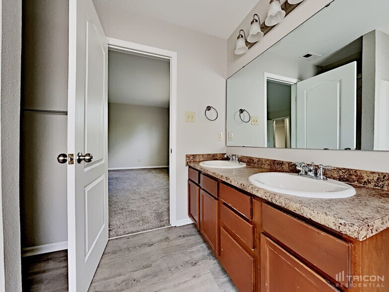 Building Photo - 6255 White Rabbit Pl
