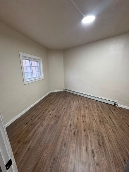 Building Photo - 427 Oak Aly