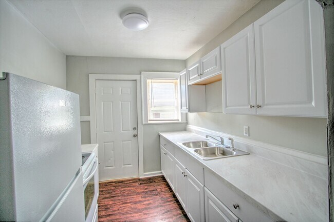 Building Photo - 1011 E Ellerbee St