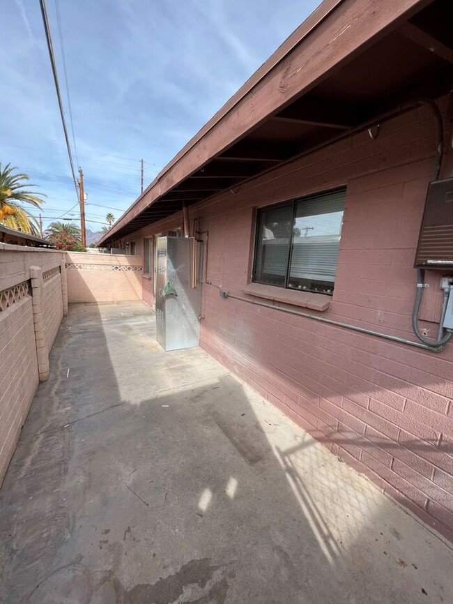 Building Photo - Town Home For Rent