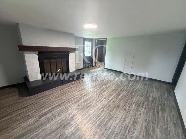 Building Photo - 638 McNeil-E