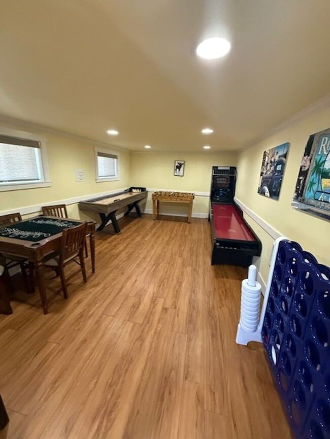 Building Photo - Live in the heart of Roslyn, walk to shops dining and trailheads!