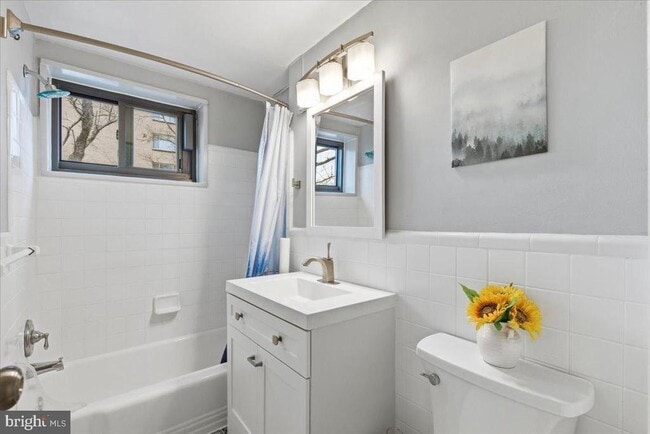 Building Photo - 1300 S Arlington Ridge Rd