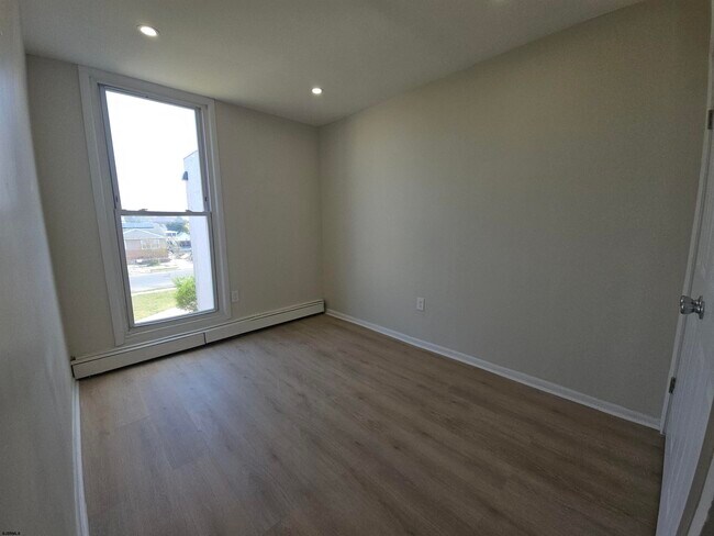 Building Photo - 2201 Murray Ave