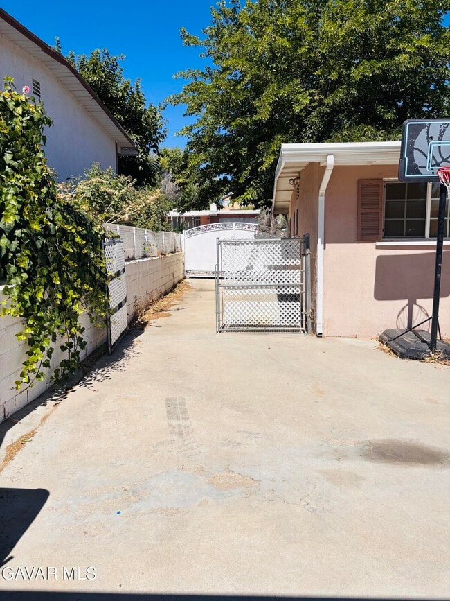 Building Photo - 38650 Yucca Tree St